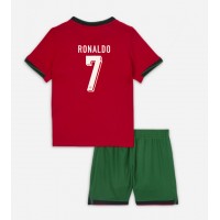 Billiga Portugal Cristiano Ronaldo #7 Barnkläder Hemma fotbollskläder till baby EM 2024 Kortärmad (+ Korta byxor)